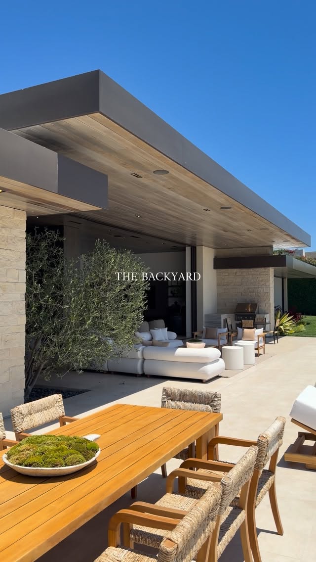 A Gated Ocean-View Compound